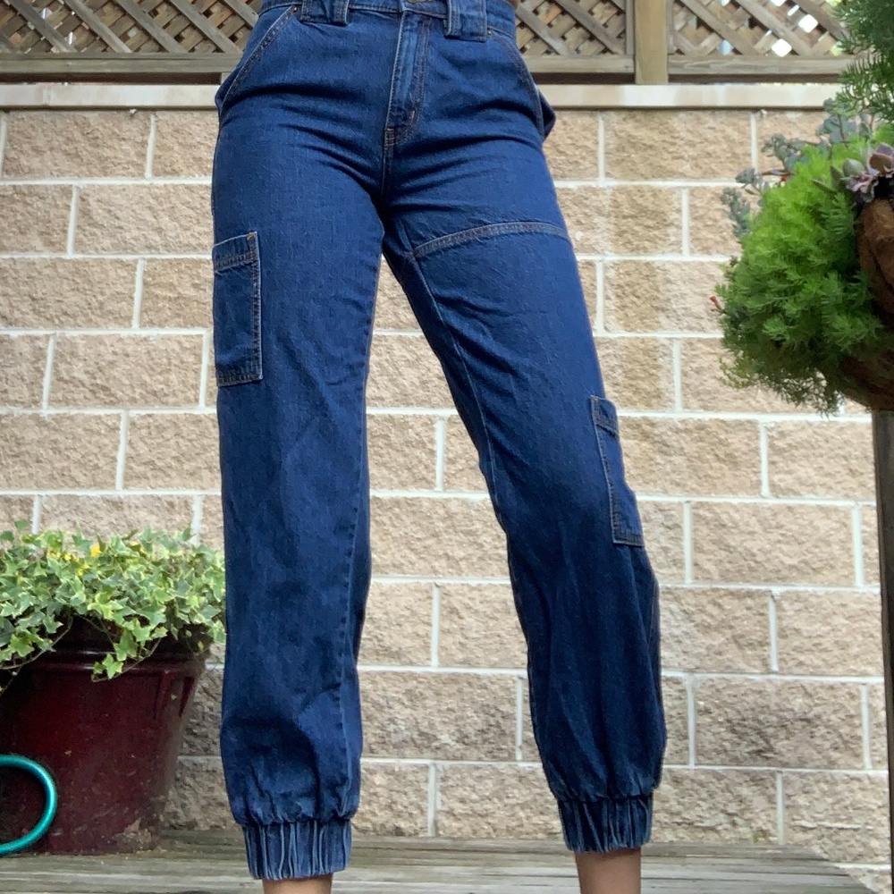 BDG Cargo Jogger Jean – Dark Wash
